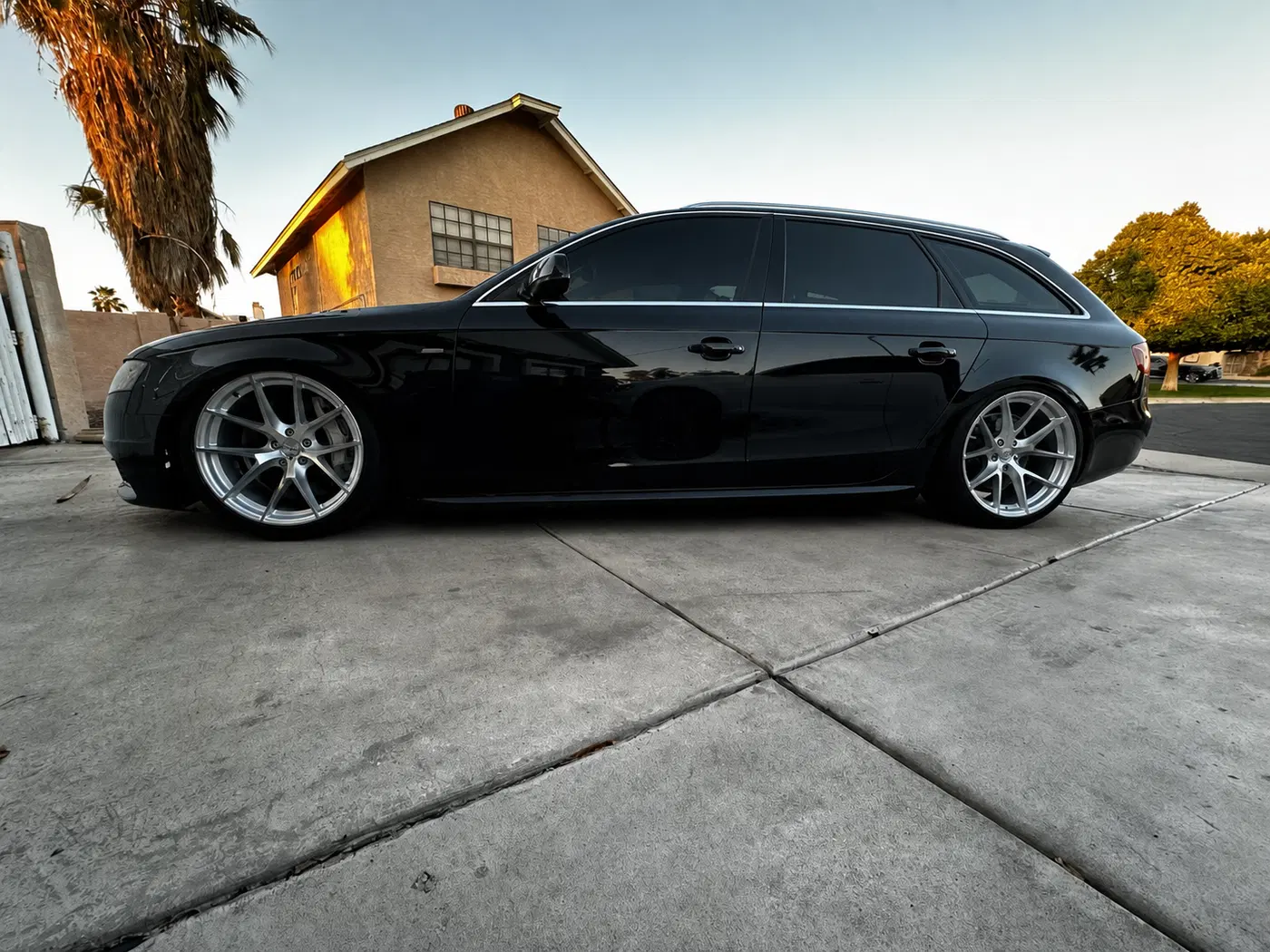 AI-generated view of a 2012 Audi A4 Avant with Aodhan AFF7 wheels