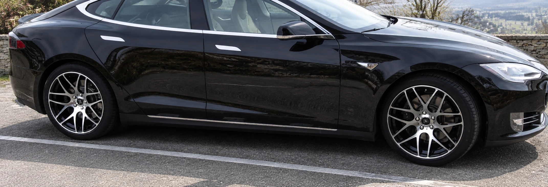 AI-generated view of a 2013 Tesla Model S P85+ with Soleil Wheels LXM-1 wheels