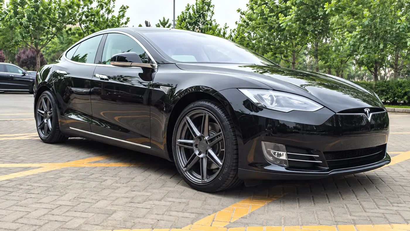 AI-generated view of a 2014 Tesla Model S with Niche M145 wheels