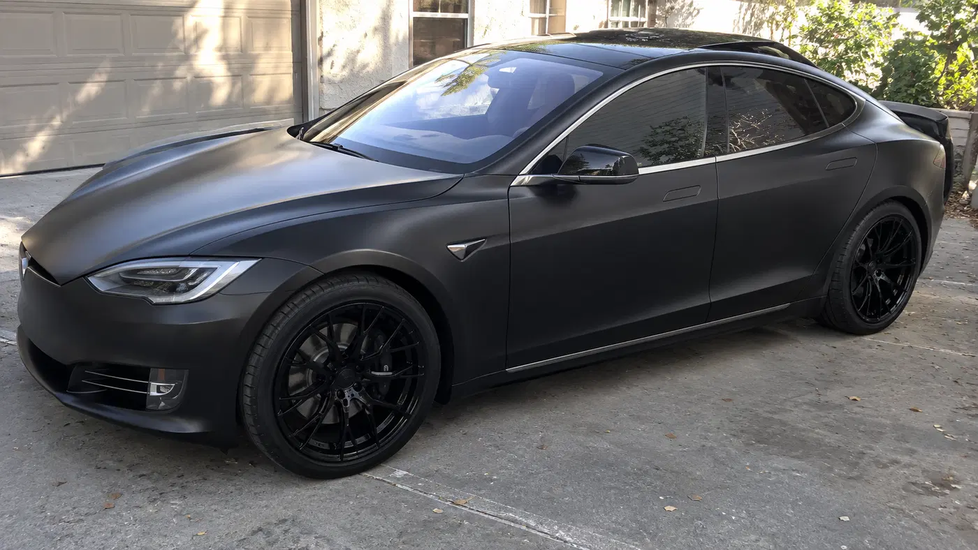 AI-generated view of a 2014 Tesla Model S with Avant Garde M510 wheels