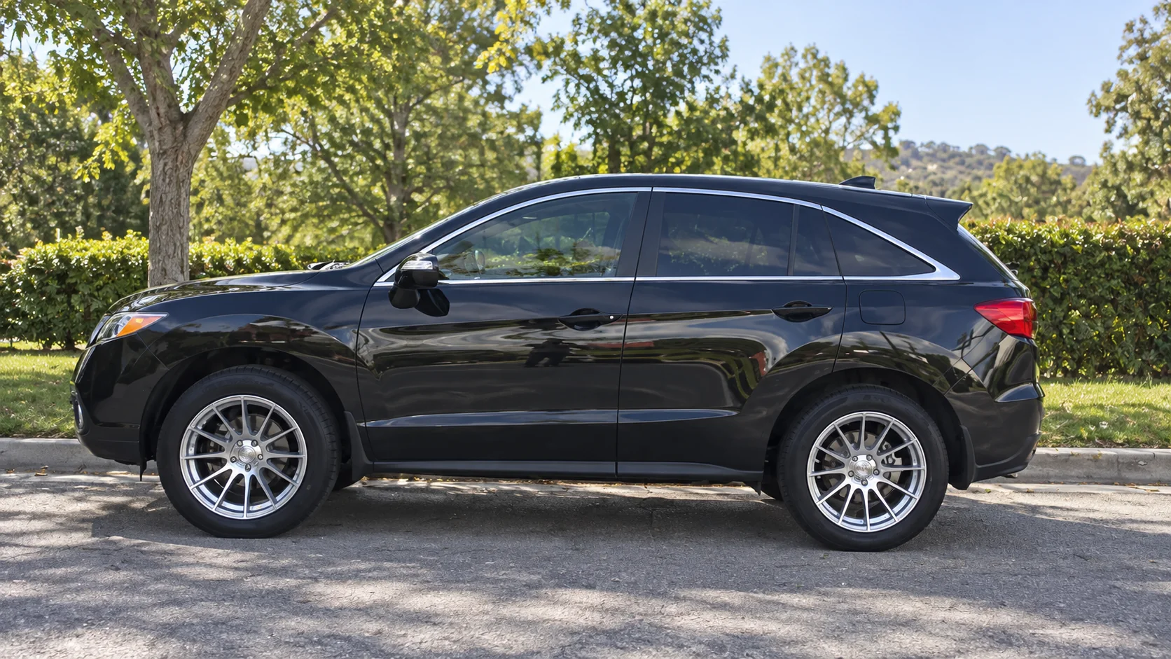 AI-generated view of a 2015 Acura RDX AWD Tech with MRR GF06 wheels