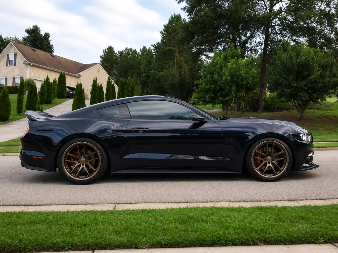 AI-generated view of a 2015 Ford Mustang GT with Rovos Capetown wheels