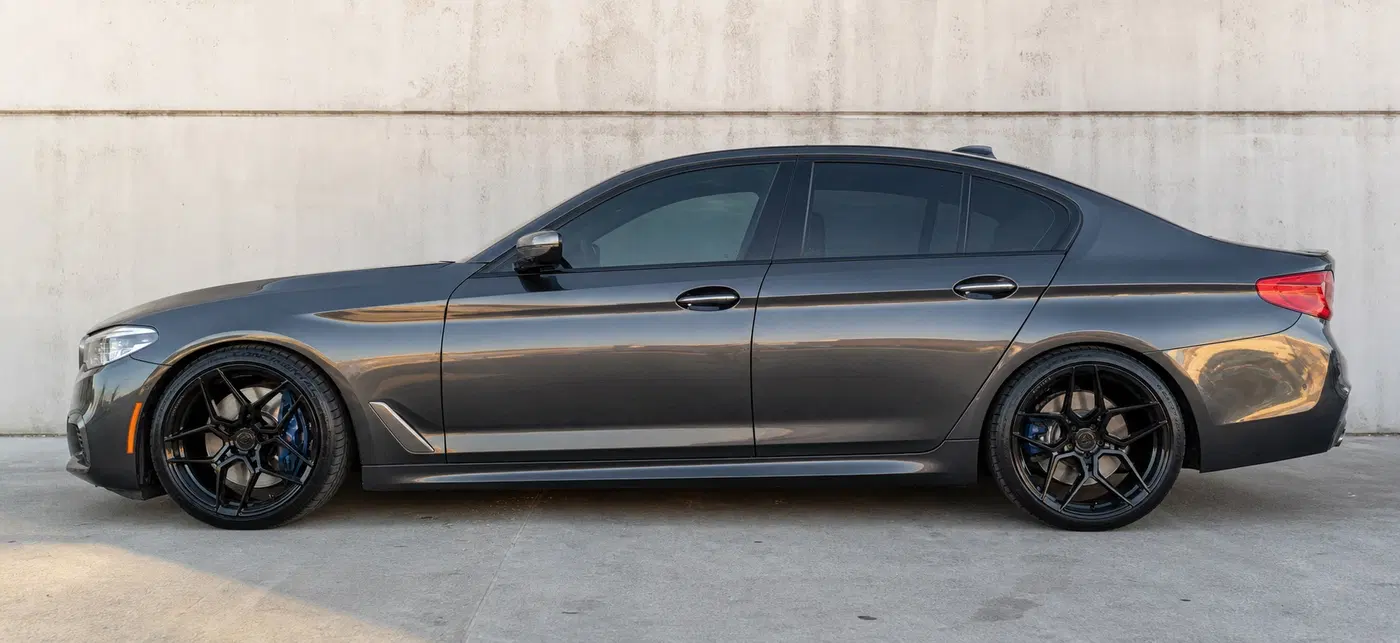 AI-generated view of a 2018 BMW M550 with Rohana RFX11 wheels