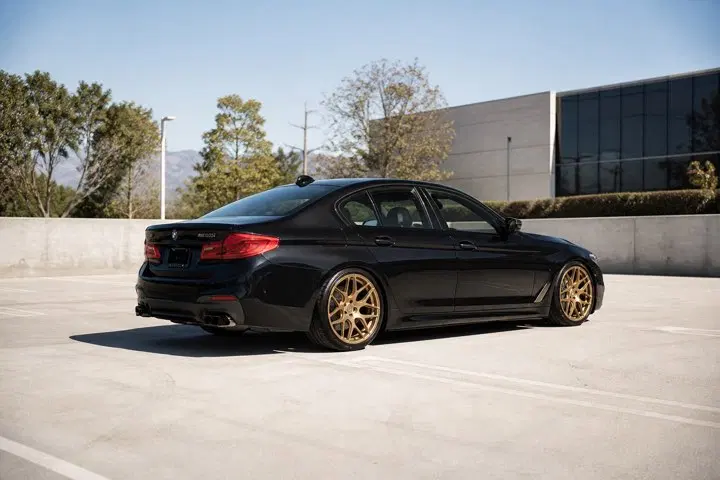 AI-generated view of a 2018 BMW M550i xDrive with MRR FS01 wheels