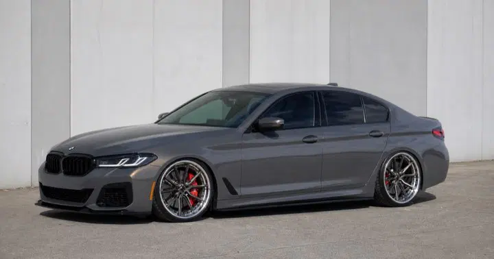AI-generated view of a 2022 BMW M550i with Motivo Forged N/A wheels
