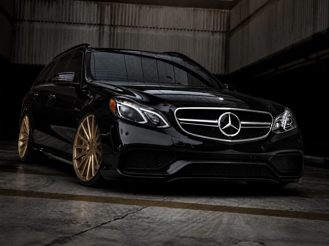 AI-generated view of a 2014 Mercedes-Benz E63 S AMG Estate with Vossen VFS2 wheels