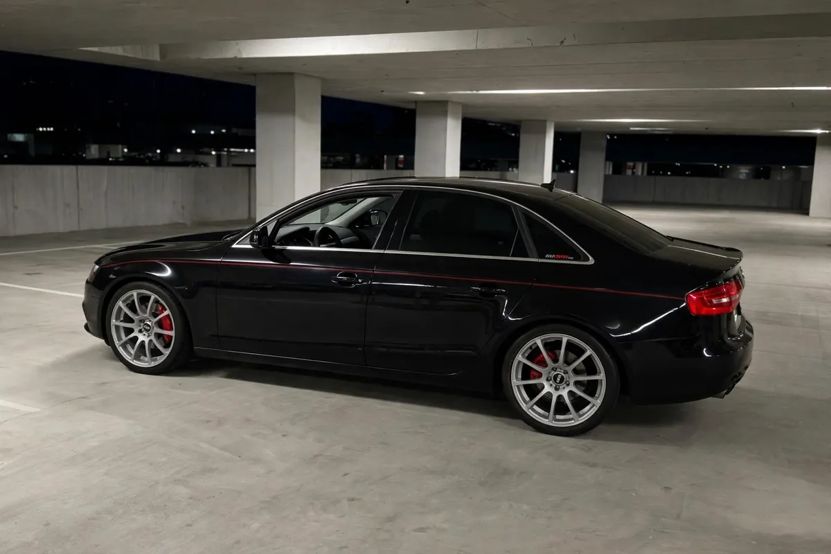 AI-generated view of 2013 Audi A4 on VMR V701