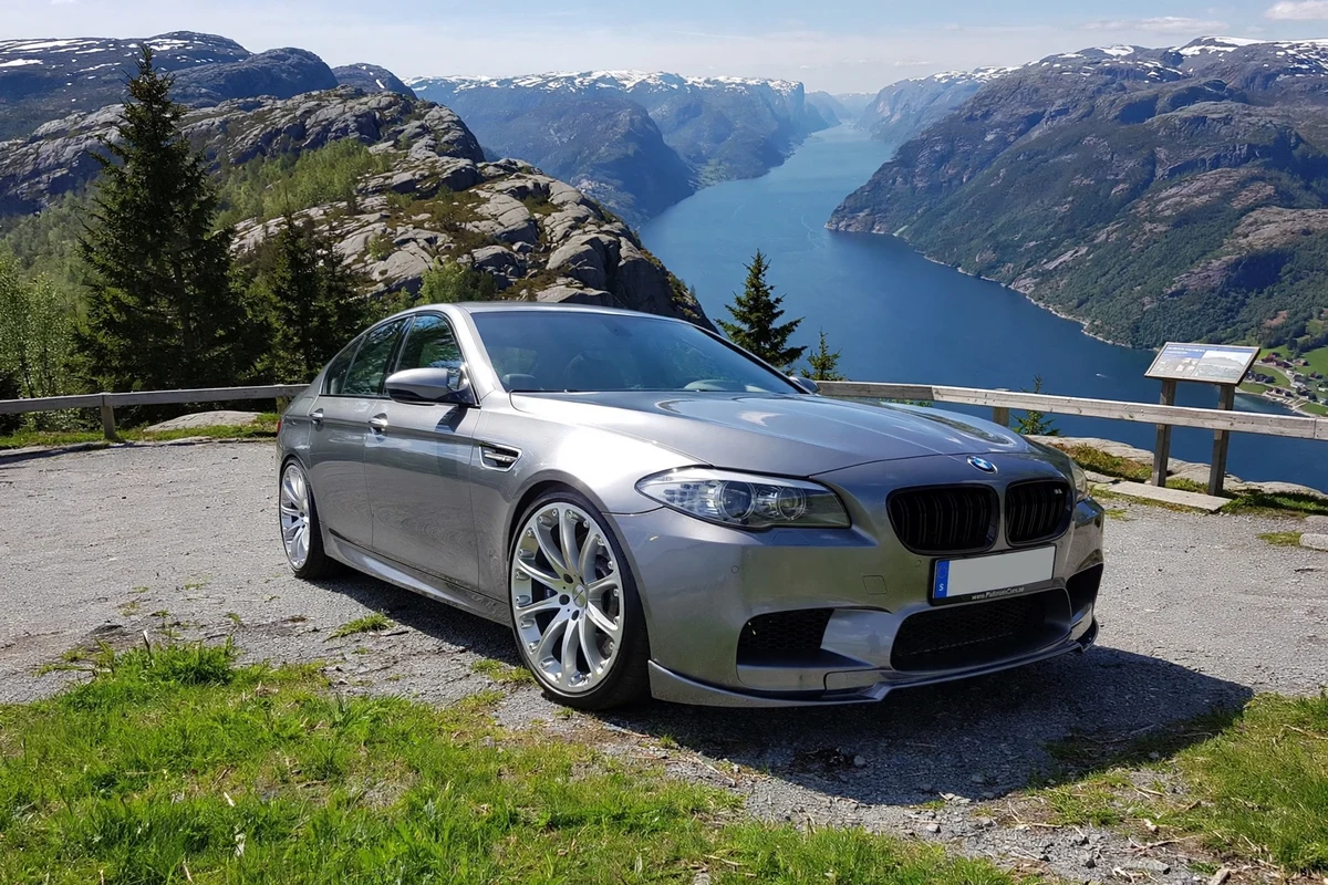 AI-generated view of a 2012 BMW M5 with Hartge Classic 2 wheels