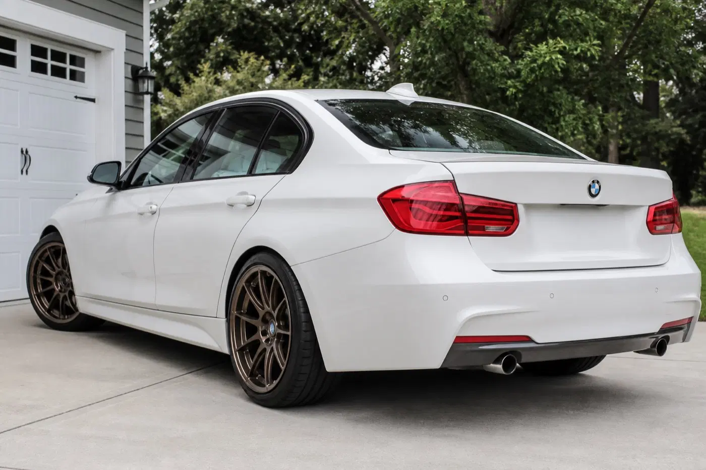 AI-generated view of a 2015 BMW 335i xDrive with VMR V710FF wheels