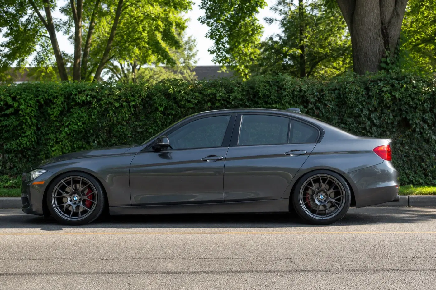 AI-generated view of a 2013 BMW 335i xDrive with VMR V810 wheels