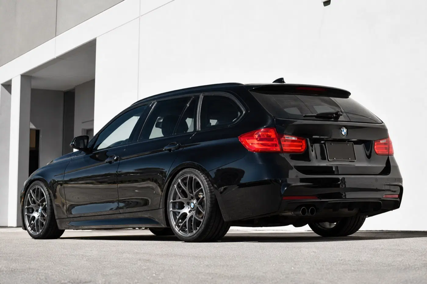 AI-generated view of a 2014 BMW 328i xDrive Wagon with VMR V710 wheels