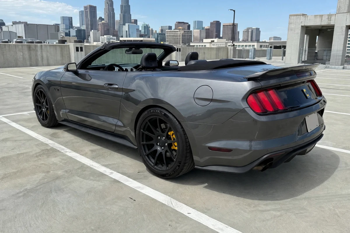 AI-generated view of 2017 Ford Mustang GT Convertible on Project 6GR N/A
