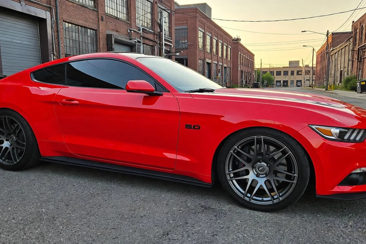 AI-generated view of 2017 Ford Mustang GT on Forgestar F14