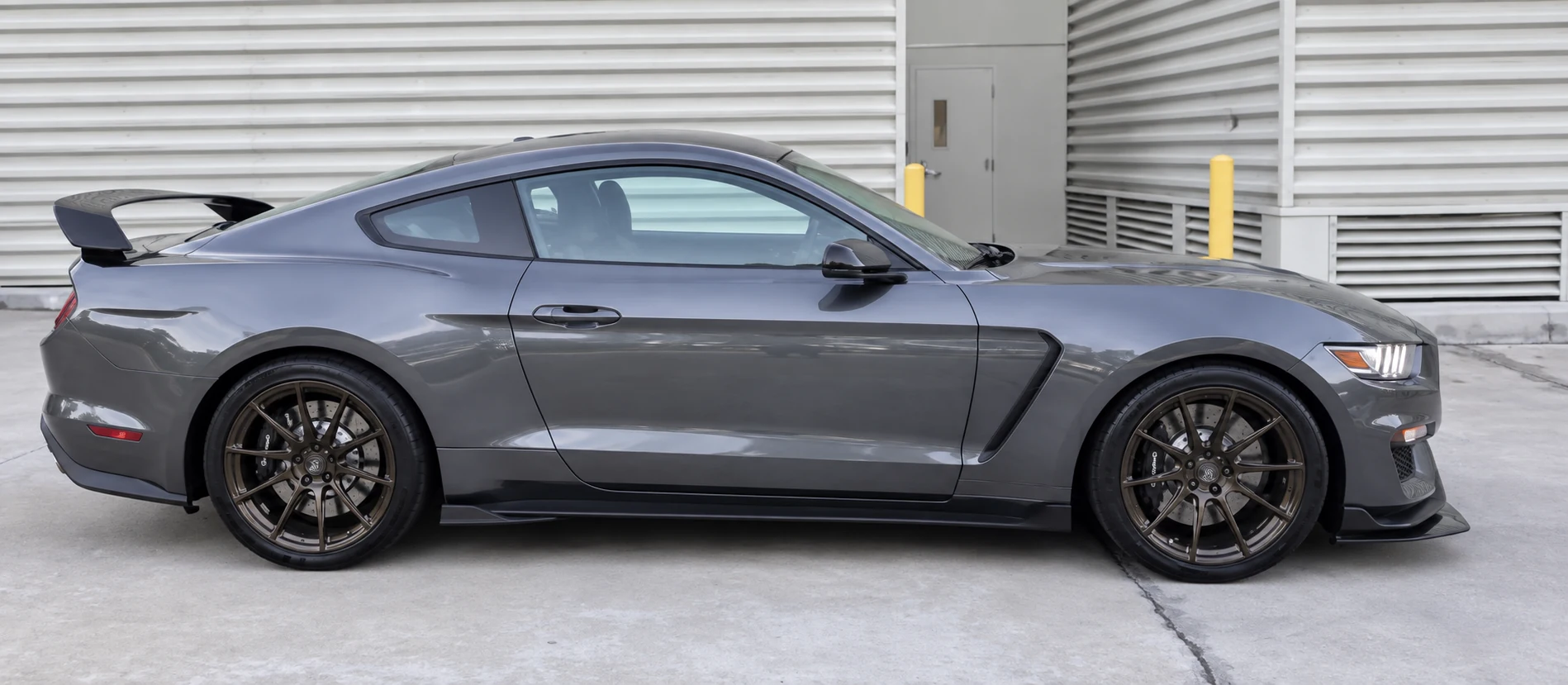AI-generated view of a 2017 Ford Shelby GT350 with Signature Wheel Forged SV103 wheels