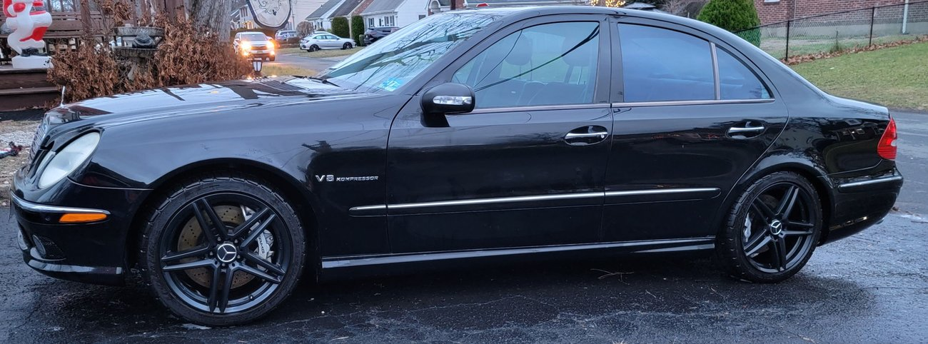 AI-generated view of a 2005 Mercedes-Benz E55 AMG Sedan with RIAL M10 wheels