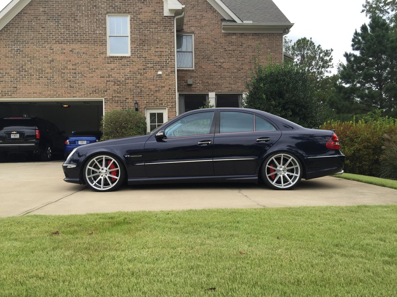 AI-generated view of a 2005 Mercedes-Benz E55 AMG Sedan with Vossen VFS-1 wheels