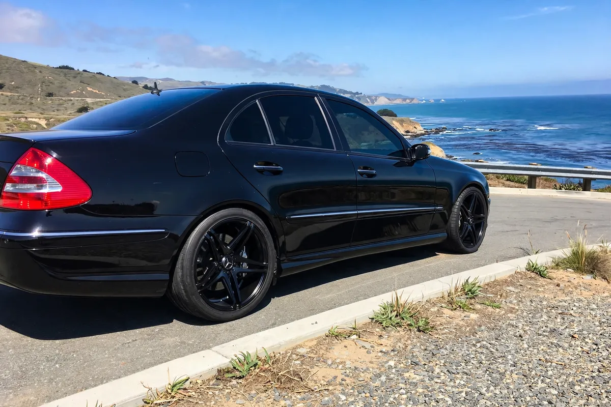 AI-generated view of a 2006 Mercedes-Benz E55 AMG with XO Luxury Caracas wheels