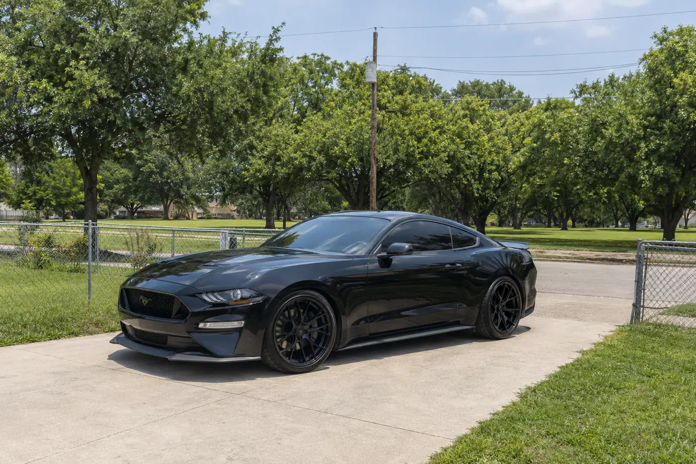 AI-generated view of a 2018 Ford Mustang GT with Rohana rfx5 wheels