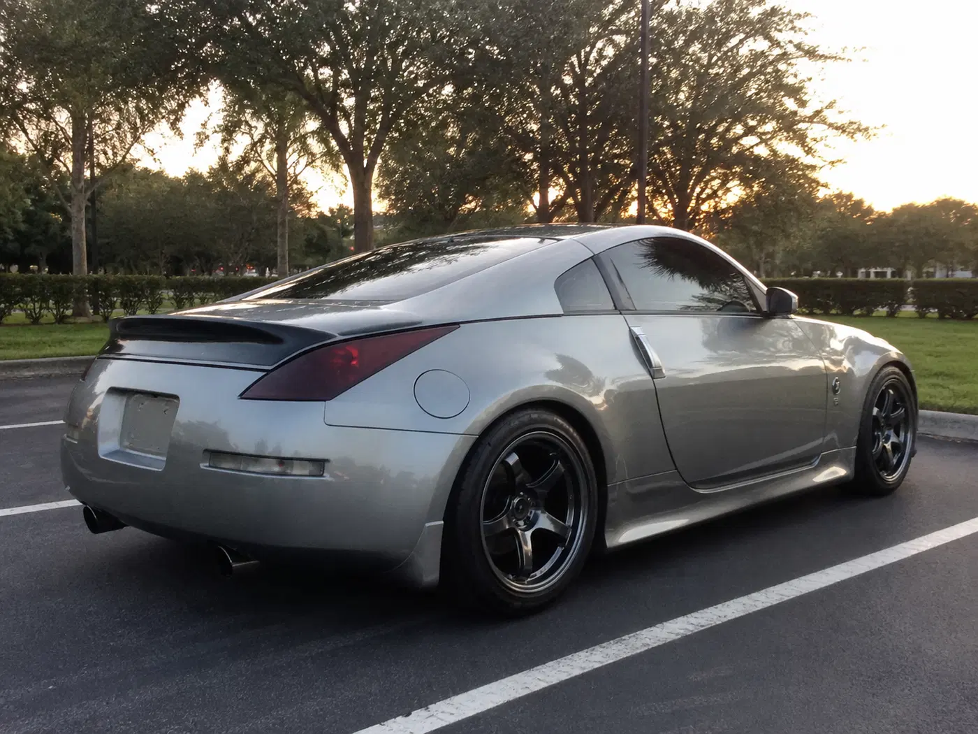 AI-generated view of a 2004 Nissan 350Z Touring with 5Zigen FN01R-C wheels
