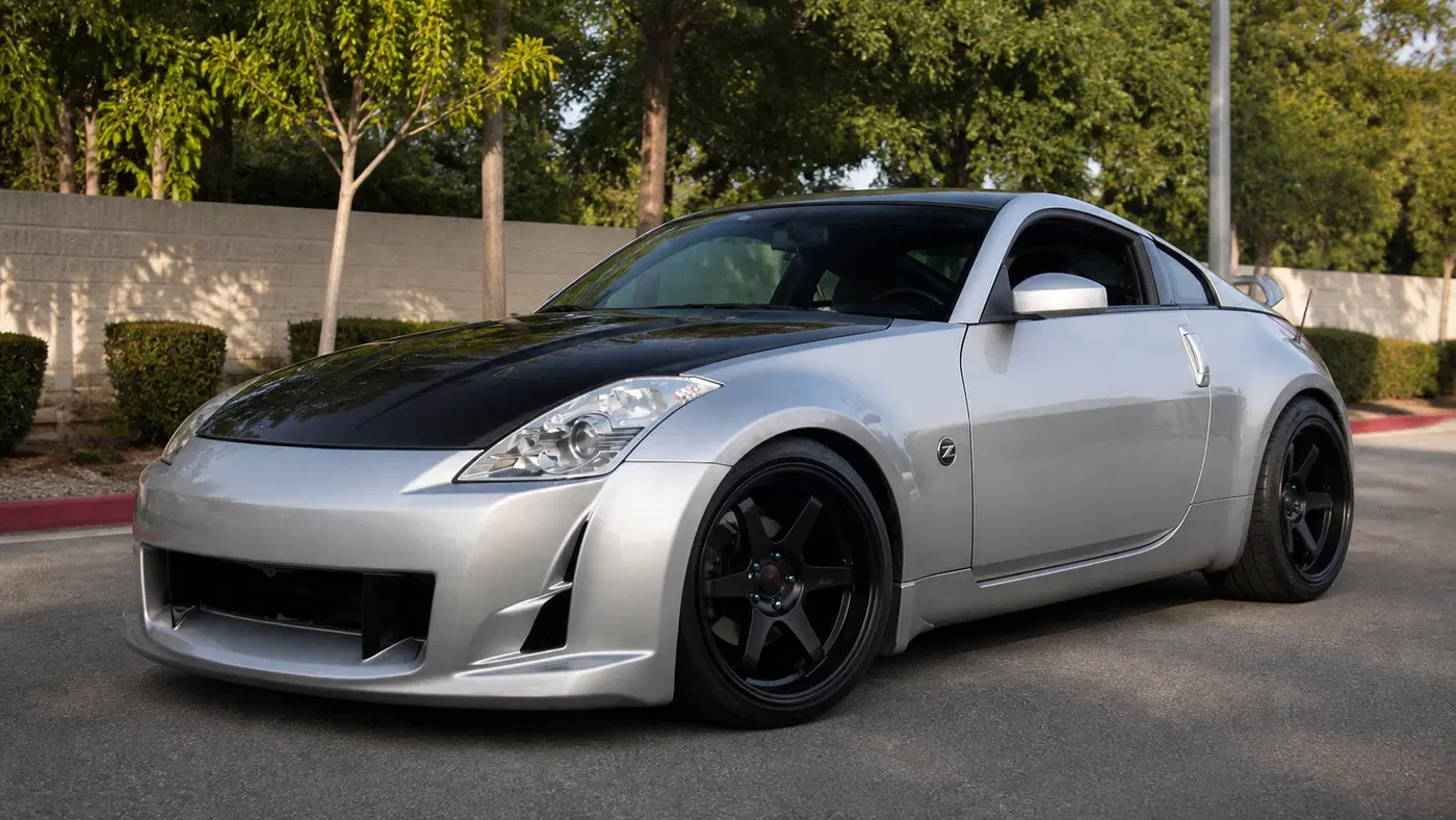 AI-generated view of a 2005 Nissan 350Z Base with Varrstoen N/A wheels