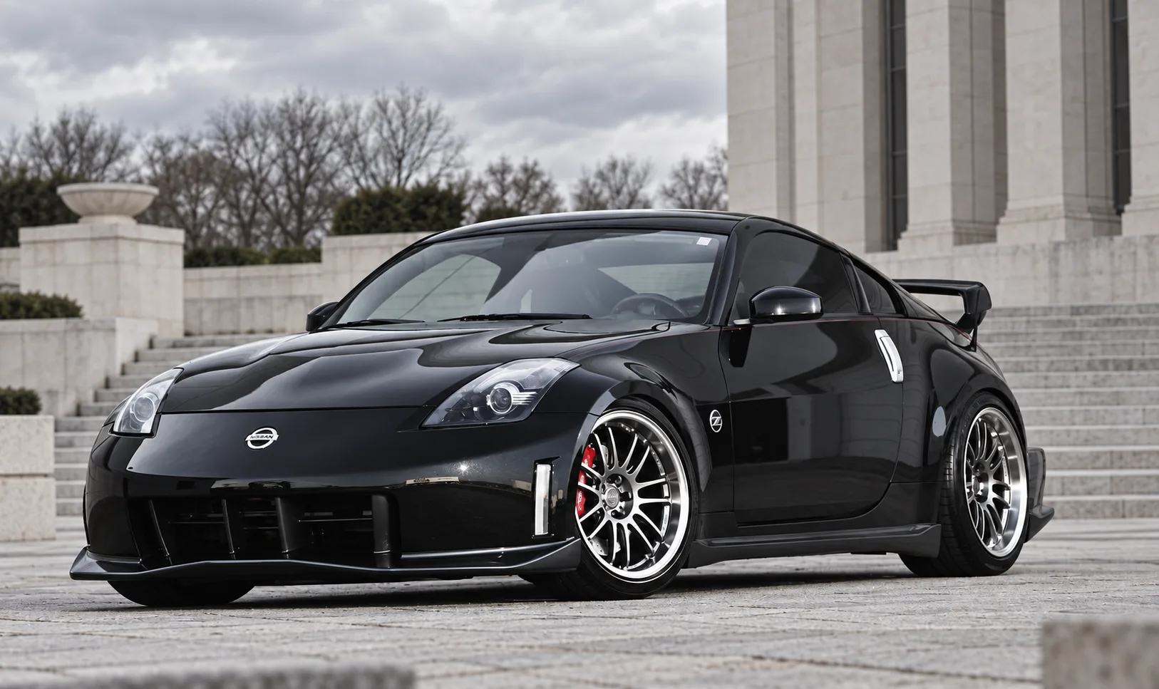 AI-generated view of a 2007 Nissan 350Z Nismo with Volk RE30 wheels