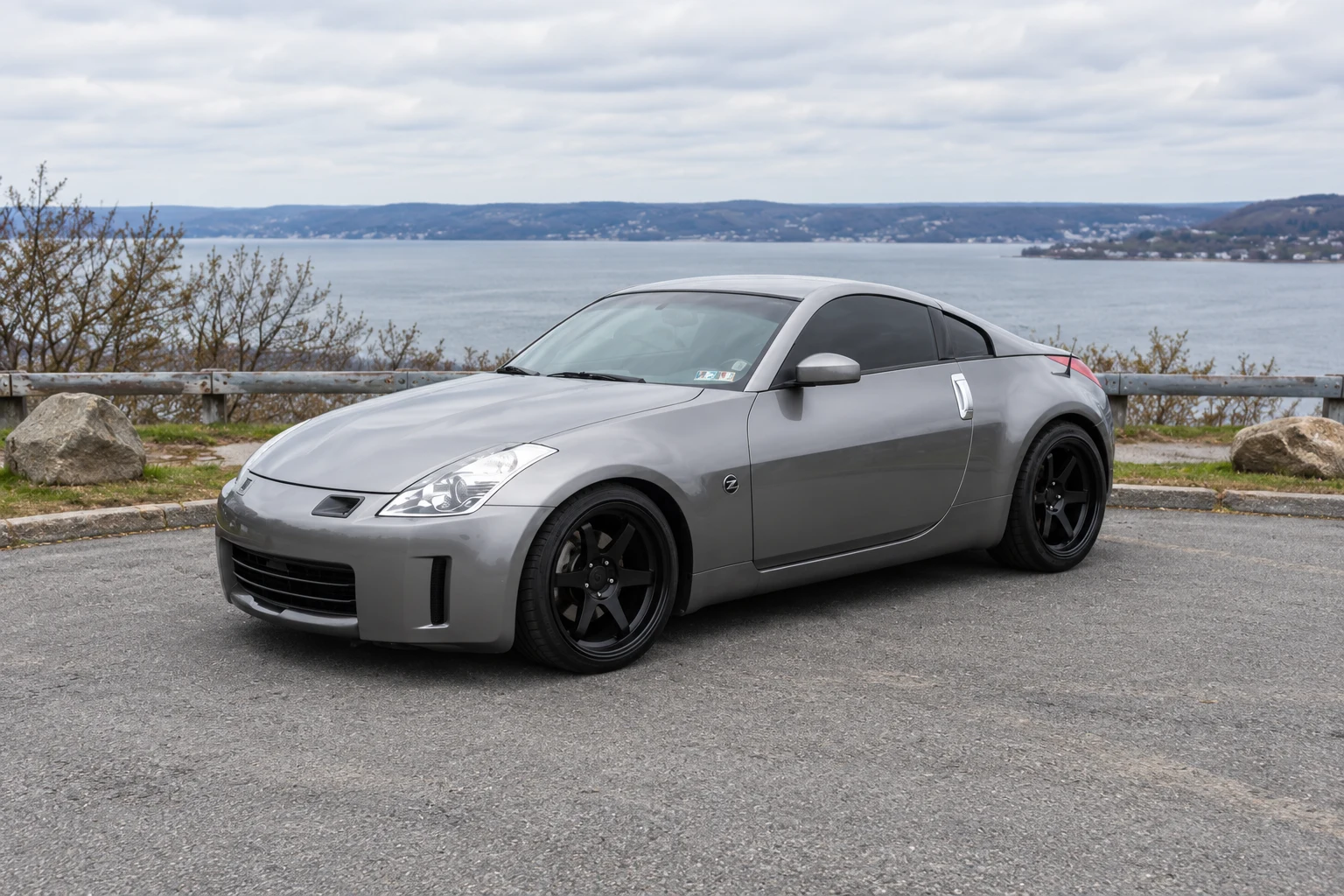 AI-generated view of a 2008 Nissan 350Z with Varrstoen ES 2.2.2 wheels