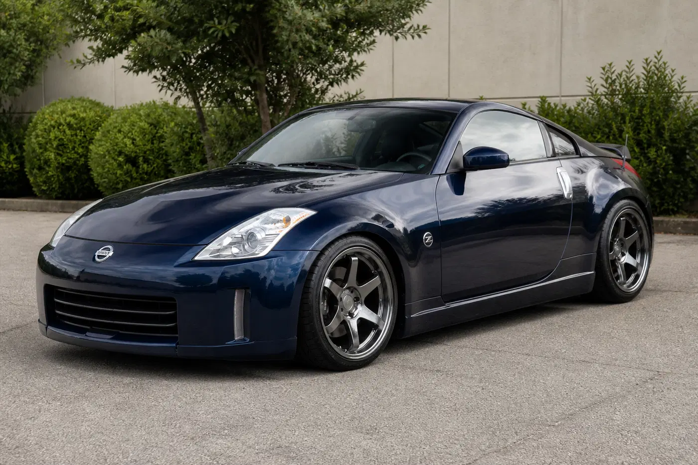 AI-generated view of a 2008 Nissan 350Z Enthusiast with Varrstoen ES2.2.2 wheels
