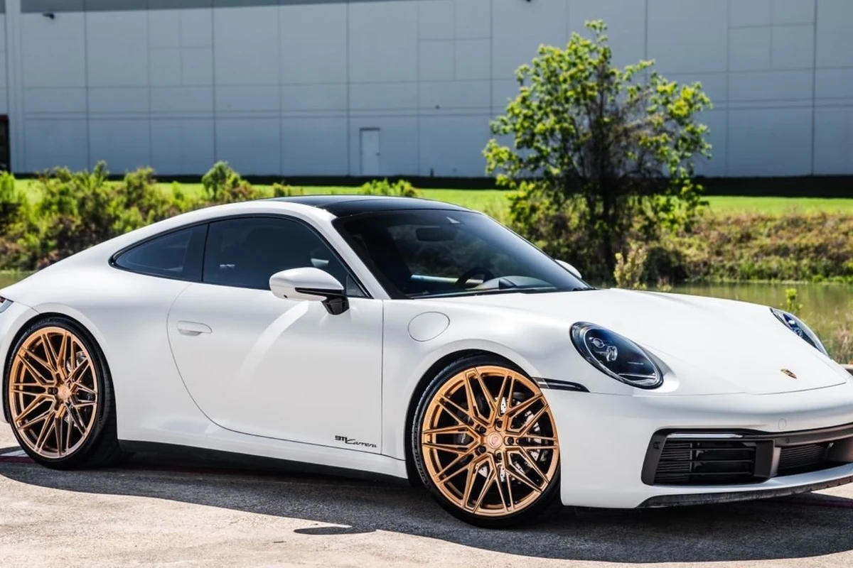 AI-generated view of 2022 Porsche 911 Carrera on Vossen Evo-5R
