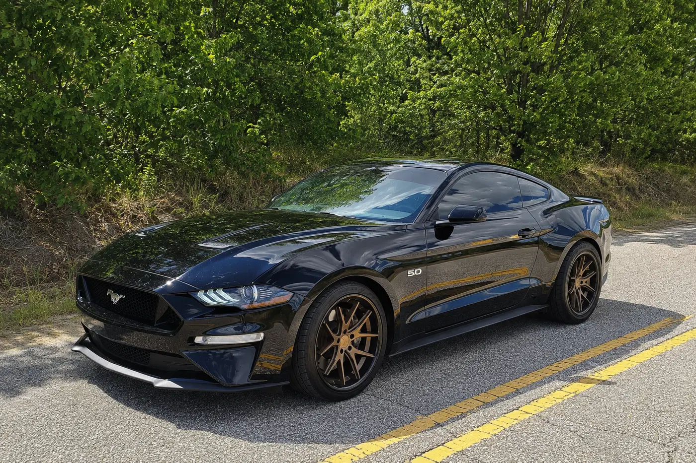 AI-generated view of a 2018 Ford Mustang GT with Ferrada FR2 wheels