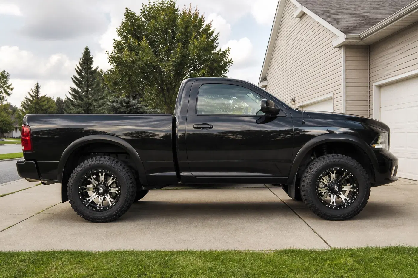 AI-generated view of a 2017 Dodge Ram 1500 Express with Fuel Maverick wheels