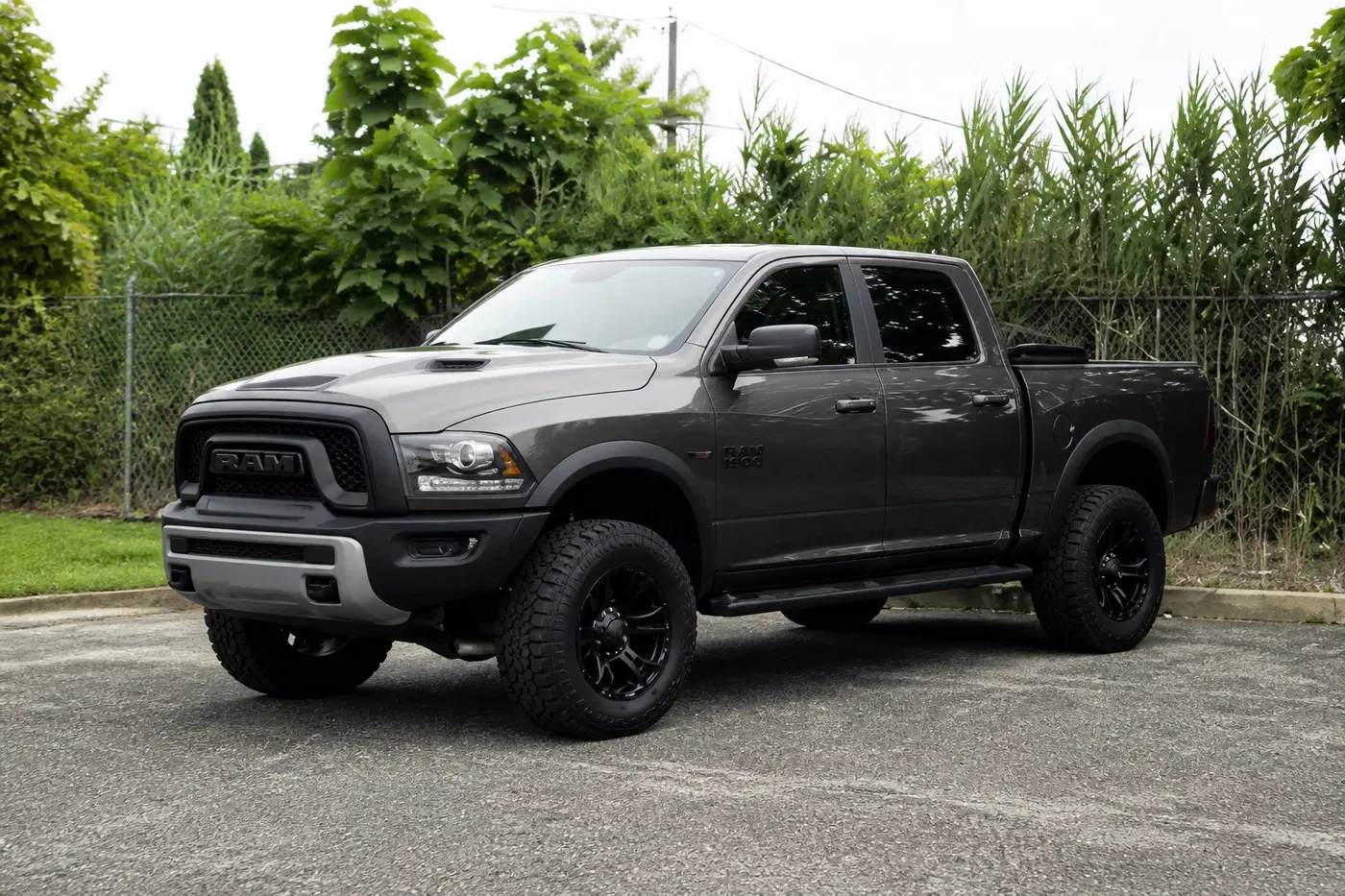 AI-generated view of a 2016 Dodge Ram 1500 with Fuel Vapor wheels