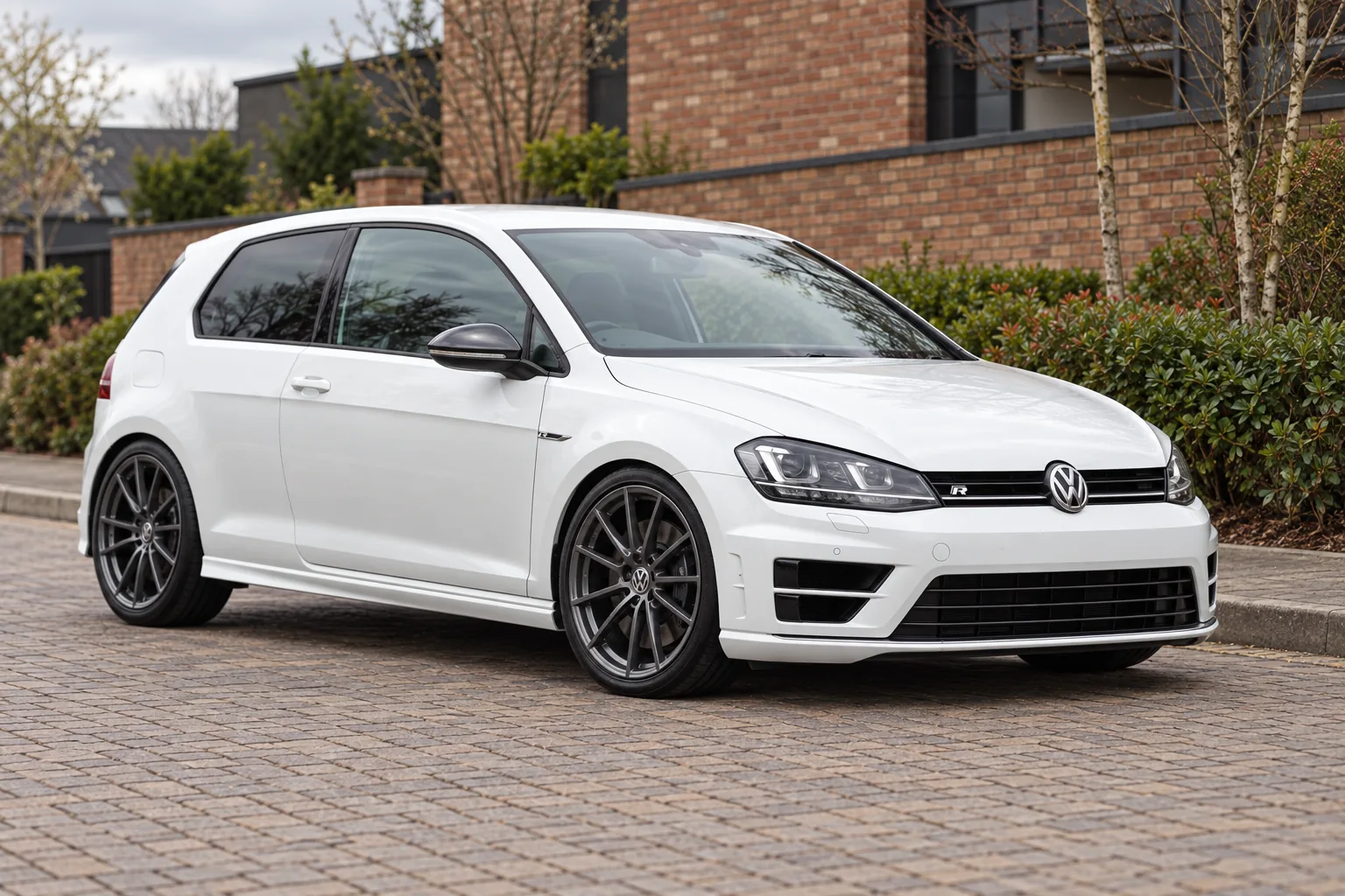 AI-generated view of a 2015 Volkswagen Golf R with Volkswagen Pretoria wheels